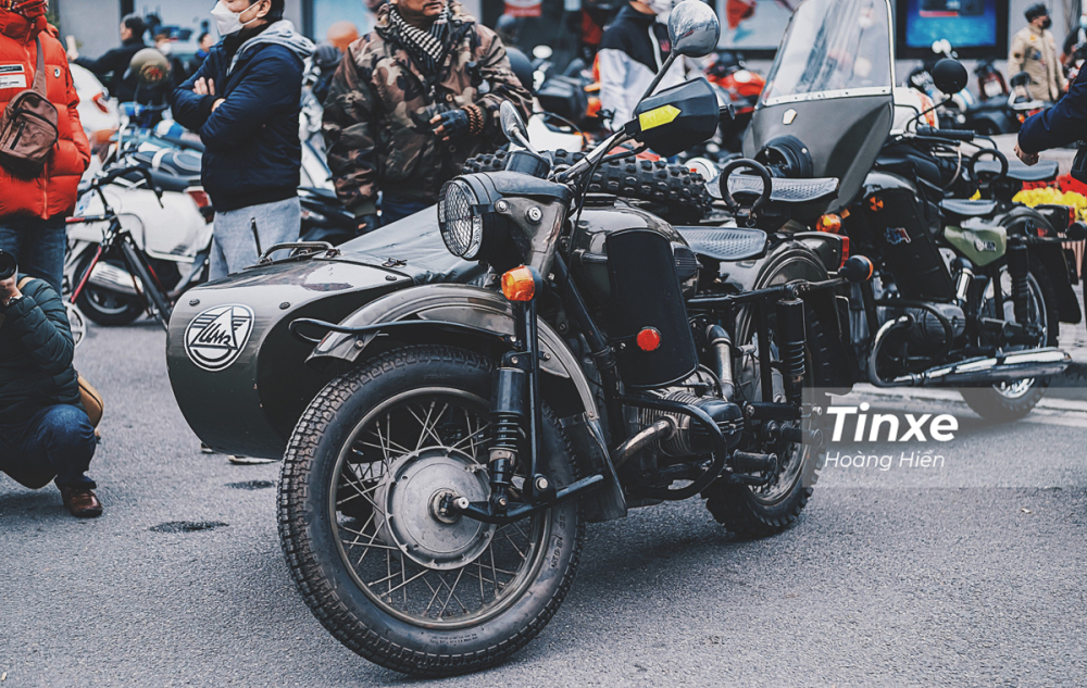 Sidecar dường như được nhiều người yêu xe đưa ra phố trong ngày đầu năm Nhâm Dần.