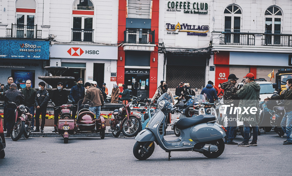 Những chiếc xe xuất hiện rất đa chủng loại, kiểu dáng, thương hiệu.
