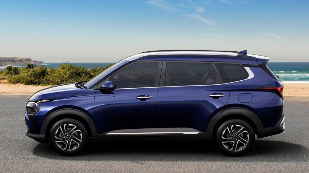 Kia Carens 2022 nằm c&ugrave;ng ph&acirc;n kh&uacute;c với Mitsubishi Xpander