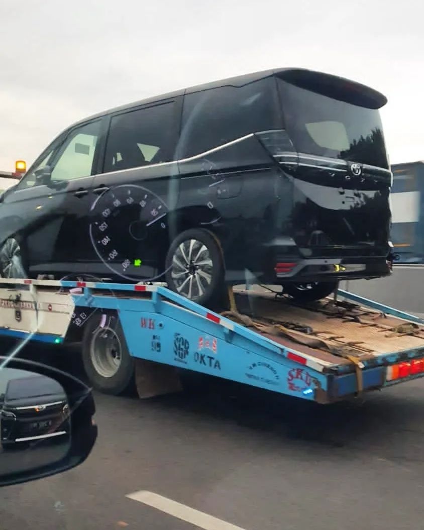 Toyota Voxy 2022 đặt chân đến Đông Nam Á, chuẩn bị cho ngày ra mắt