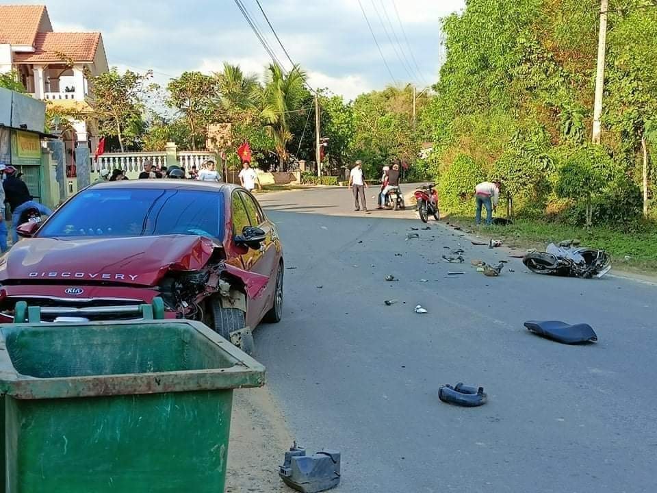 Hiện trường vụ tai nạn nghiêm trọng