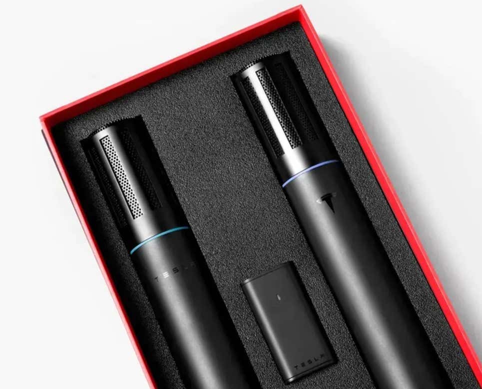 Micro để h&aacute;t karaoke tr&ecirc;n xe của Tesla ch&aacute;y h&agrave;ng chỉ sau v&agrave;i ph&uacute;t