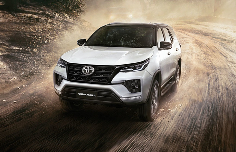 Toyota Fortuner Commander 2022 tr&igrave;nh l&agrave;ng