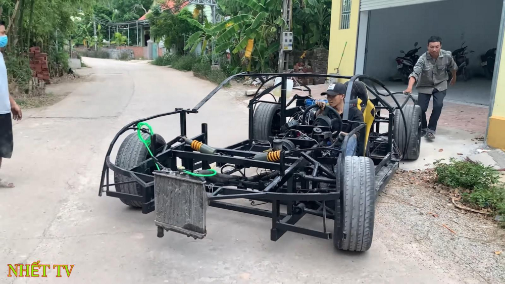 Khung gầm bên trong chiếc Bugatti Chiron tự chế