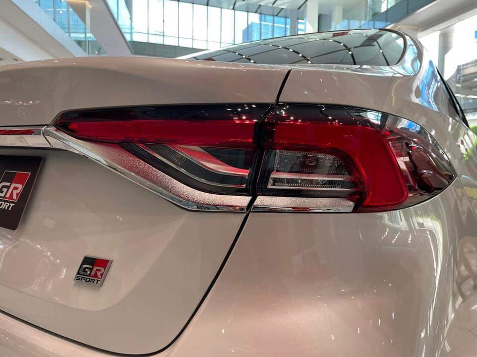 Toyota Corolla Altis GR Sport 2022 màu trắng Platinum White Pearl