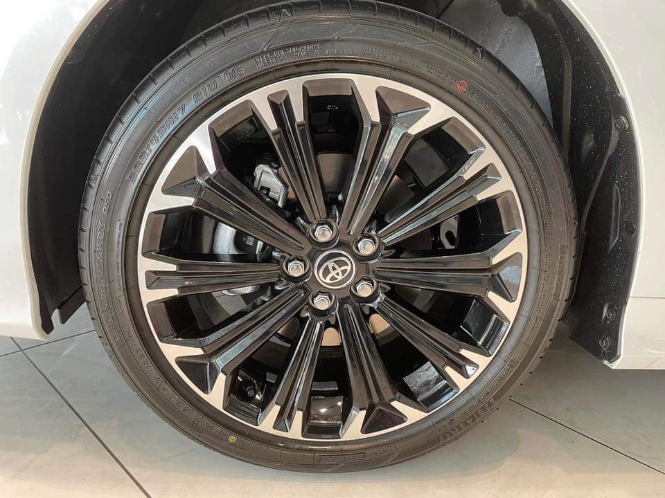 Vành hợp kim của Toyota Corolla Altis GR Sport 2022