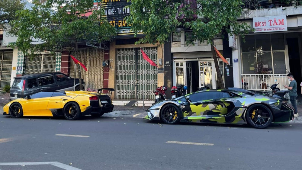 Cặp siêu xe Lamborghini của 2 người con Gia Lai dạo phố đầu năm Cặp siêu xe Lamborghini của 2 người con Gia Lai dạo phố đầu năm