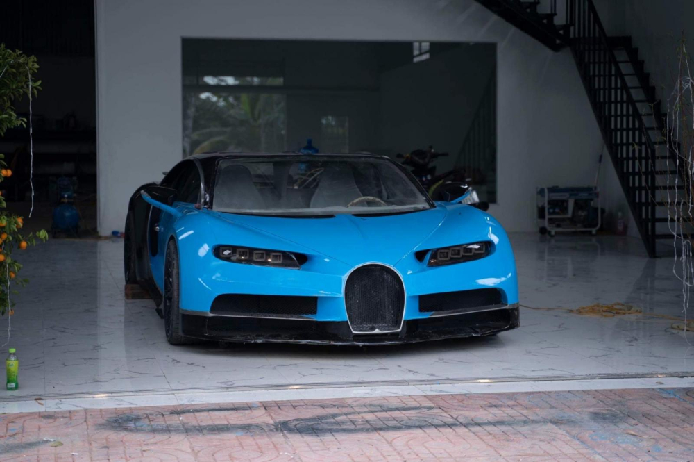 Chiếc Bugatti Chiron tại nhà của thành viên nhóm Nhết TV.