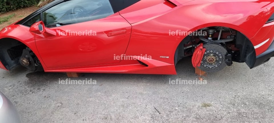 Kẻ gian kê gạch dưới gầm siêu xe Lamborghini Huracan Spyder và ăn trộm cả 4 bánh