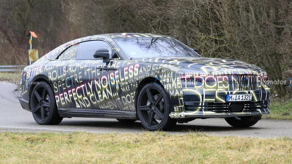 Rolls-Royce Spectre trên đường thử