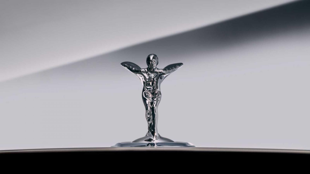 Rolls-Royce thay đổi biểu tượng thiếu phụ bay Spirit of Ecstasy sau hơn 100 năm