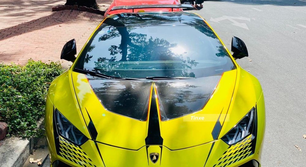 Hãng độ 1016 Industries đã mang đến phần nắp capô rất hiếu chiến cho siêu xe Lamborghini Huracan LP610-4 với 2 khe gió lớ Hãng độ 1016 Industries đã mang đến phần nắp capô rất hiếu chiến cho siêu xe Lamborghini Huracan LP610-4 với 2 khe gió lớ