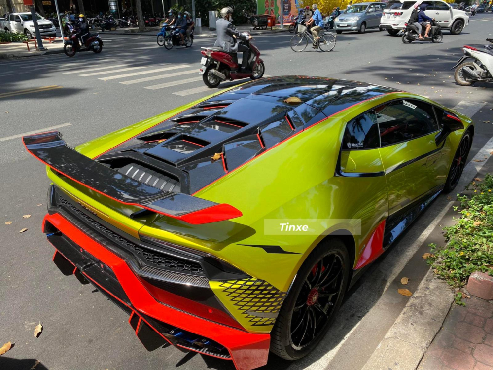 Sản phầm là sự kết hợp của 3 hãng độ body kit khác nhau Sản phầm là sự kết hợp của 3 hãng độ body kit khác nhau