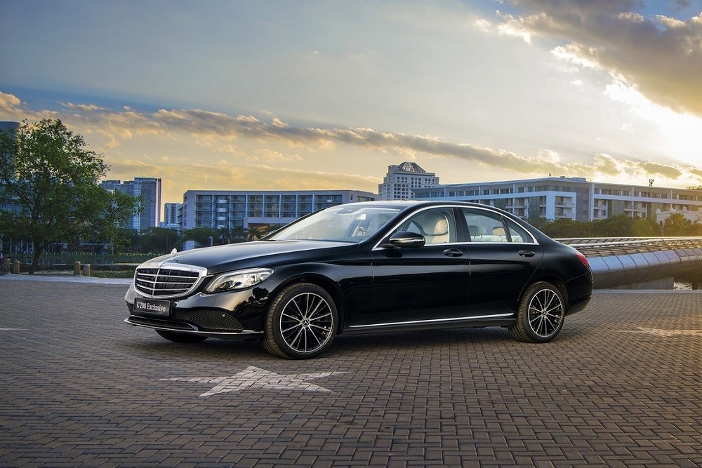 Mercedes-Benz C 200 Exclusive 2022 sang trọng và lịch lãm.