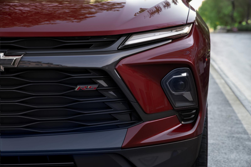 Hốc đ&egrave;n pha của Chevrolet Blazer 2023 cũng được l&agrave;m mới cho ph&ugrave; hợp