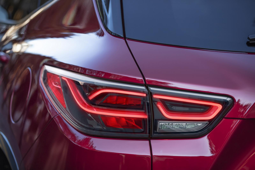 Đ&egrave;n hậu mới của Chevrolet Blazer 2023