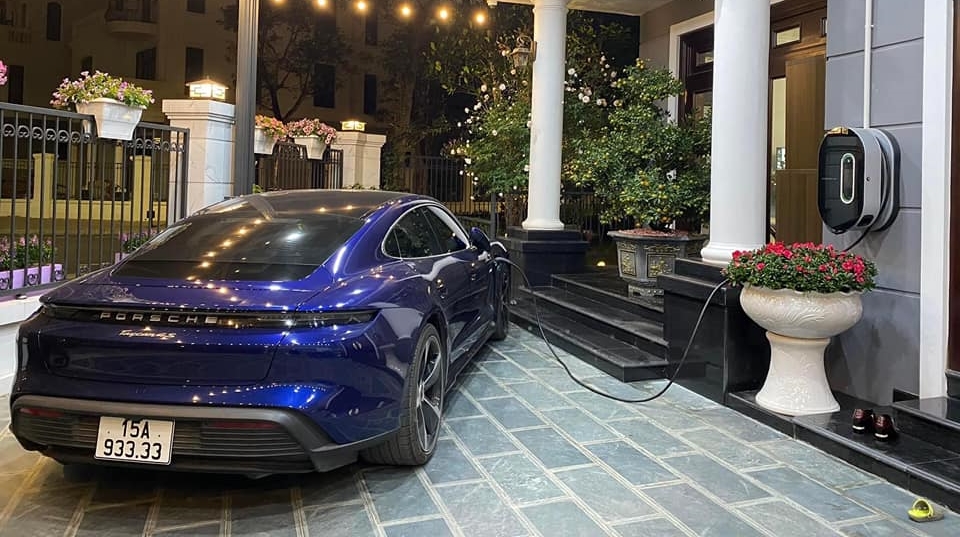 Porsche Taycan 4S mang siêu biển ở Hải Phòng, chủ nhân là Porsche Taycan 4S mang siêu biển ở Hải Phòng, chủ nhân là bàn tay vàng trong làng bấm biển
