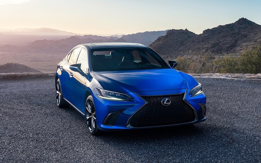 Gi&aacute; xe Lexus ES 250 F Sport ni&ecirc;m yết ở mức 2,64 tỷ đồng.