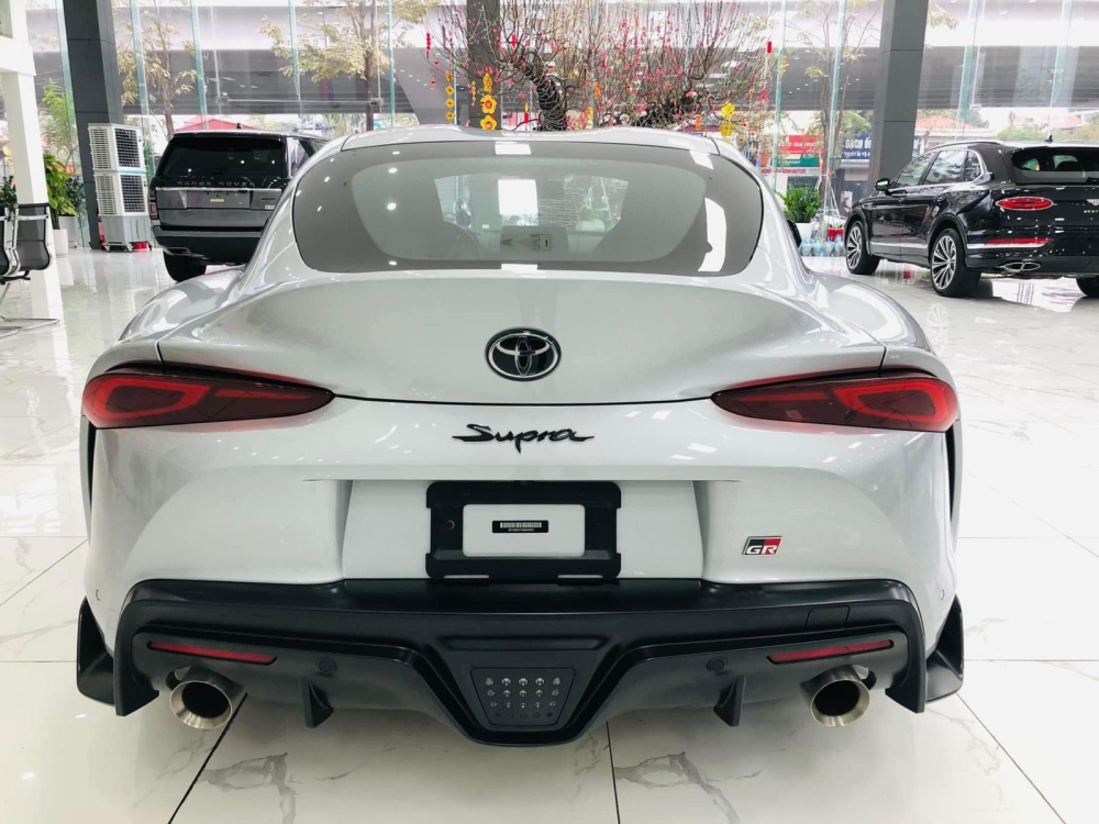 Toyota GR Supra 2020 nhìn từ phía sau