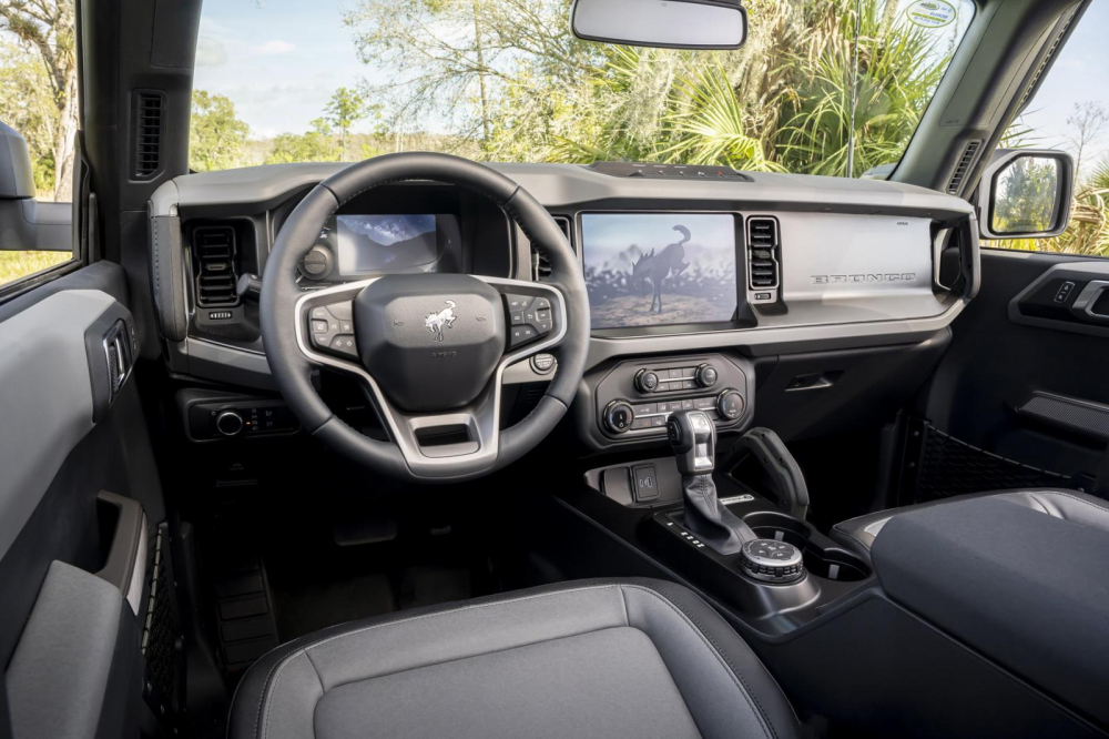 Nội thất của Ford Bronco Everglades 2022