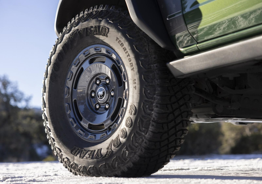 Vành 17 inch, đi với lốp Goodyear 35 inch của Ford Bronco Everglades 2022