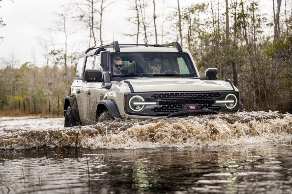Ford Bronco Everglades 2022 có thể lội nước sâu gần 1 mét