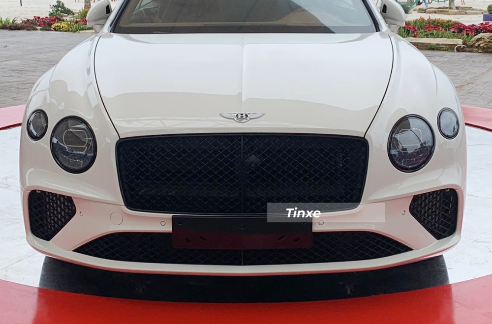 Cận cảnh thiết kế đầu xe Bentley Continental GT V8 Convertible Cận cảnh thiết kế đầu xe Bentley Continental GT V8 Convertible