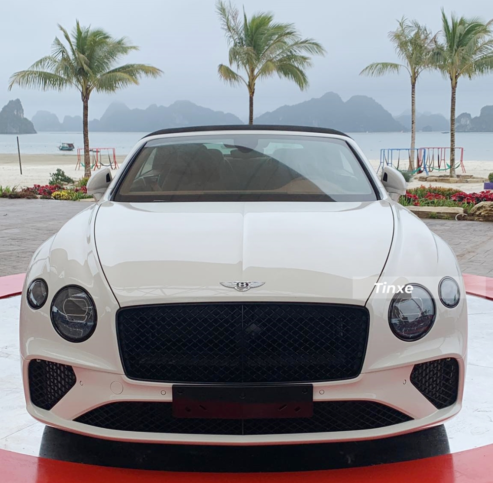 Cận cảnh diện mạo chiếc Bentley Continental GT V8 Convertible đầu tiên về Việt Nam Cận cảnh diện mạo chiếc Bentley Continental GT V8 Convertible đầu tiên về Việt Nam