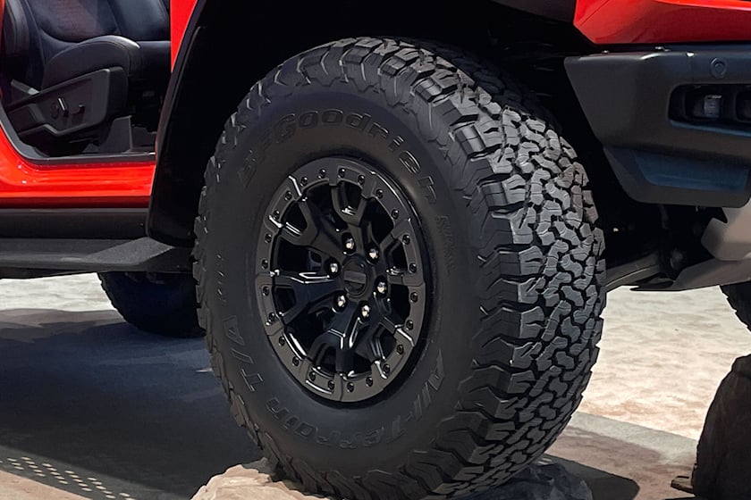 Ford Bronco Raptor 2022 được trang bị lốp có kích thước lớn nhất từng được dùng cho xe thương mại