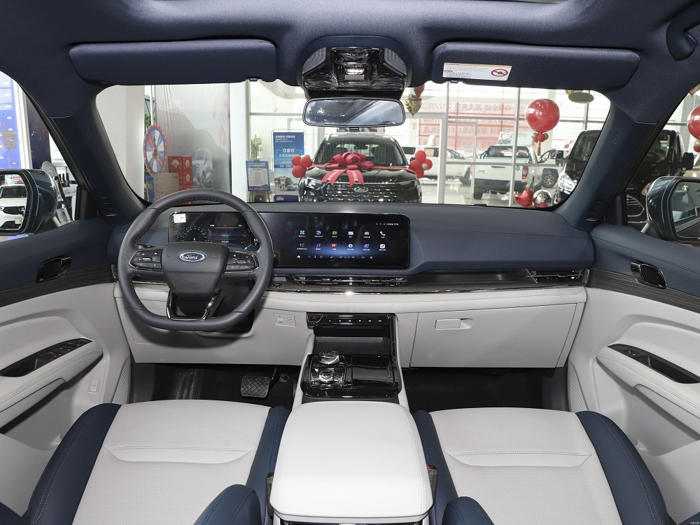 Nội thất của Ford Equator Sport 2022 bản thường