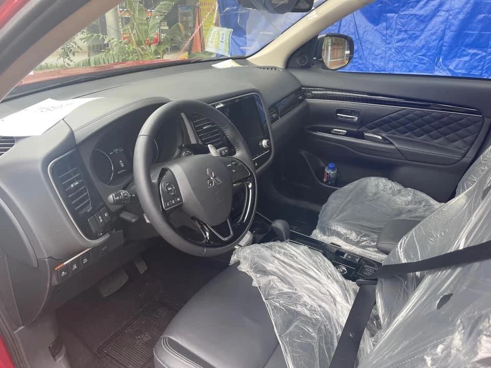 Nội thất của Mitsubishi Outlander 2022 được hé lộ.