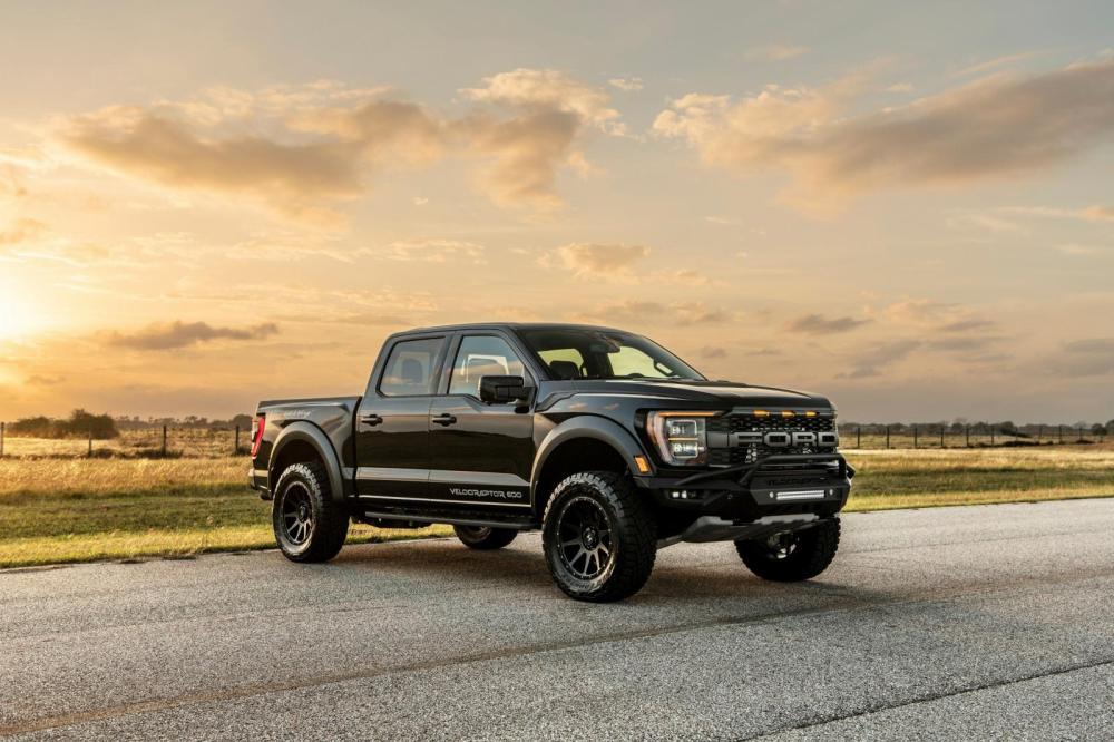 Phía trước của Hennessey VelociRaptor 600 2022