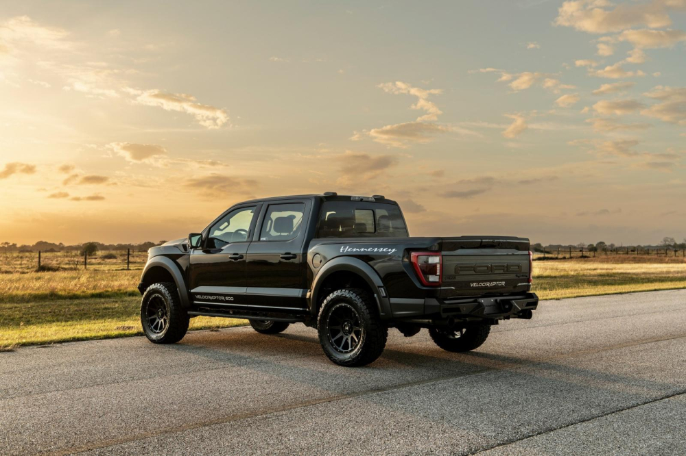 Phía sau của Hennessey VelociRaptor 600 2022