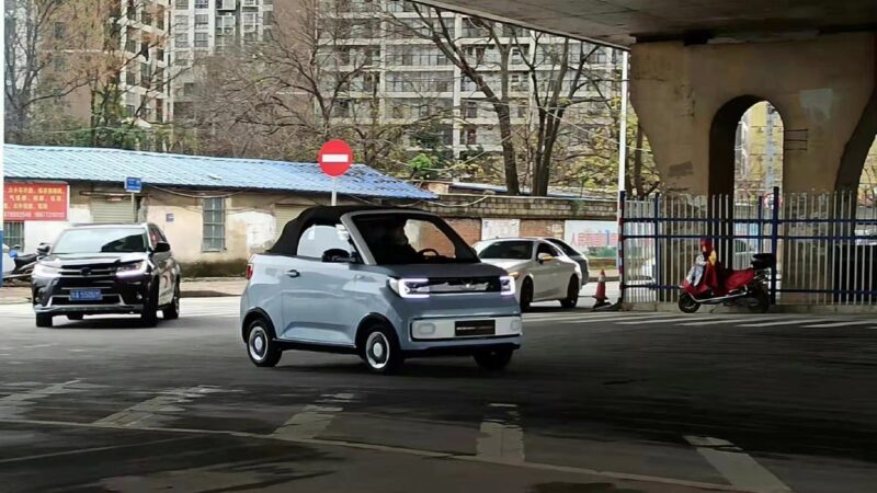 Wuling Hongguang Mini EV Cabrio bị bắt gặp tr&ecirc;n đường thử