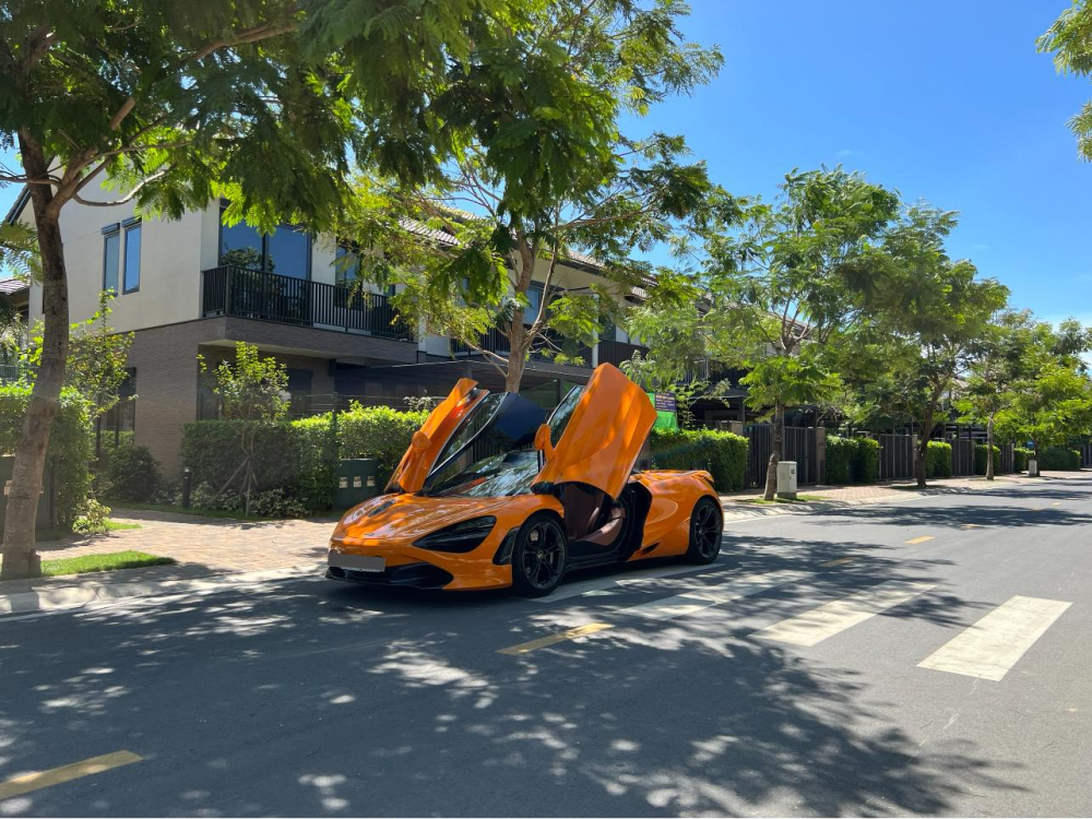 Đ&acirc;y l&agrave; 1 trong 2 xe McLaren 720S tại Việt Nam mang m&agrave;u cam