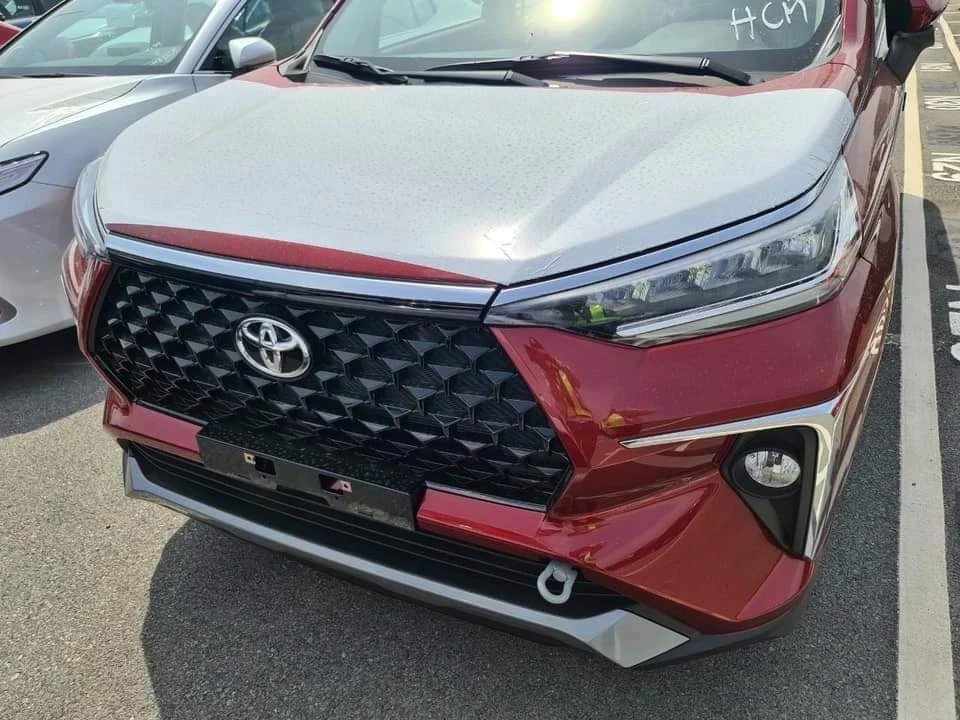Thiết kế đầu xe của Toyota Veloz Cross khá khỏe khoắn.