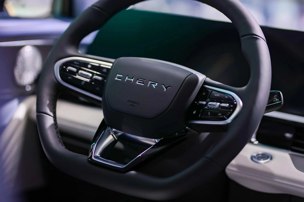Vô lăng vát đáy thể thao của Chery Omoda 5