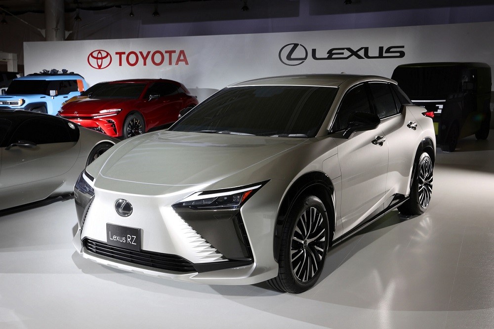 Lexus RZ 450e