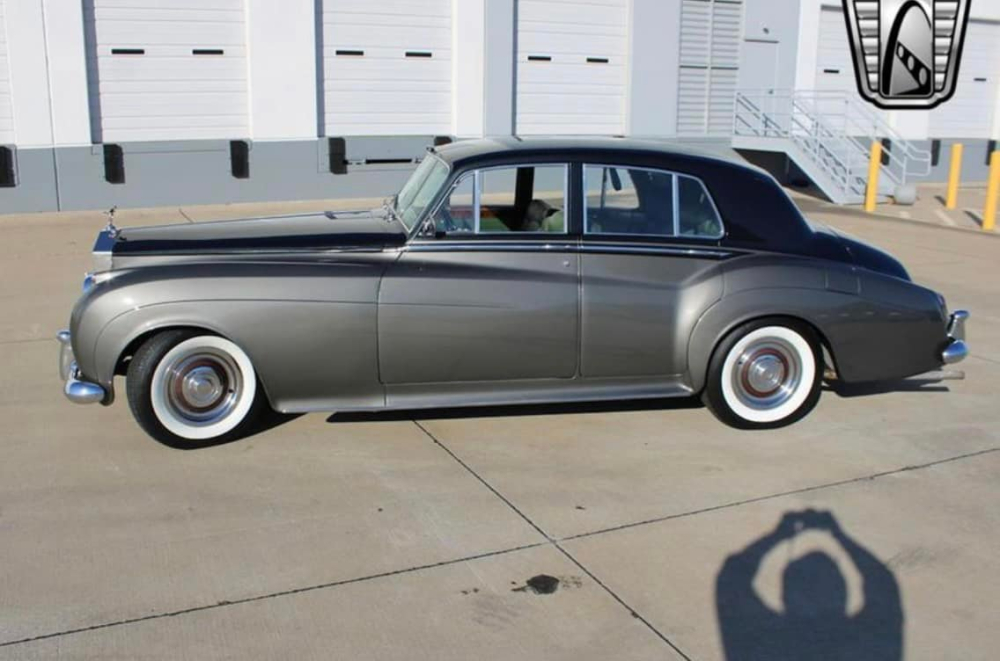 Cụ ông Rolls-Royce Silver Cloud sắp cập bến Hà Nội với giá dưới 4,5 tỷ đồng Cụ ông Rolls-Royce Silver Cloud sắp cập bến Hà Nội với giá dưới 4,5 tỷ đồng