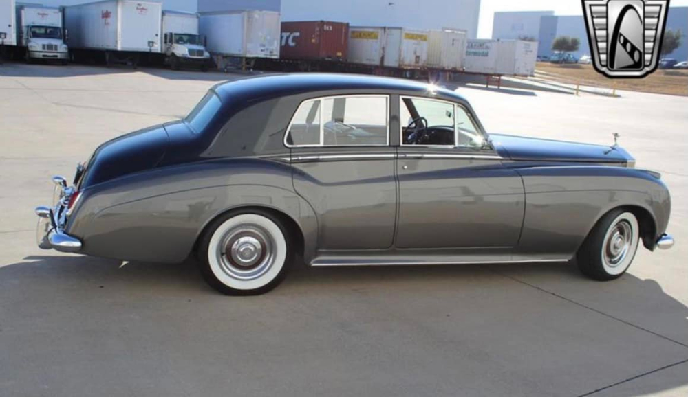 Nhiều khả năng đây sẽ là 1 trong những chiếc xe Rolls-Royce Silver Cloud hiếm hoi có mặt tại dải đất hình chữ S này Nhiều khả năng đây sẽ là 1 trong những chiếc xe Rolls-Royce Silver Cloud hiếm hoi có mặt tại dải đất hình chữ S này