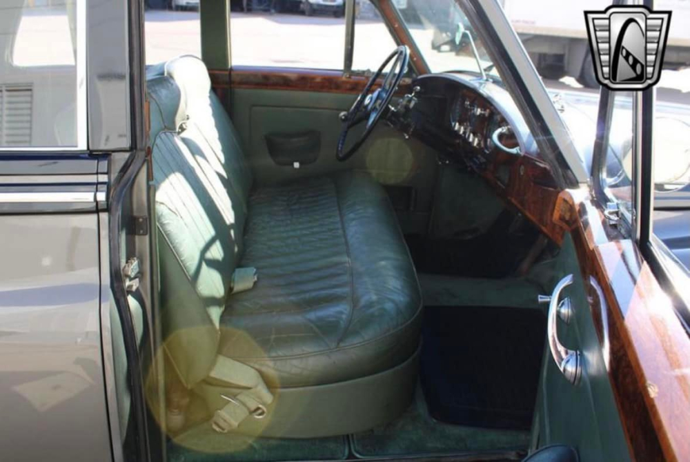 Cận cảnh khoang lái của xe Rolls-Royce Silver Cloud Cận cảnh khoang lái của xe Rolls-Royce Silver Cloud