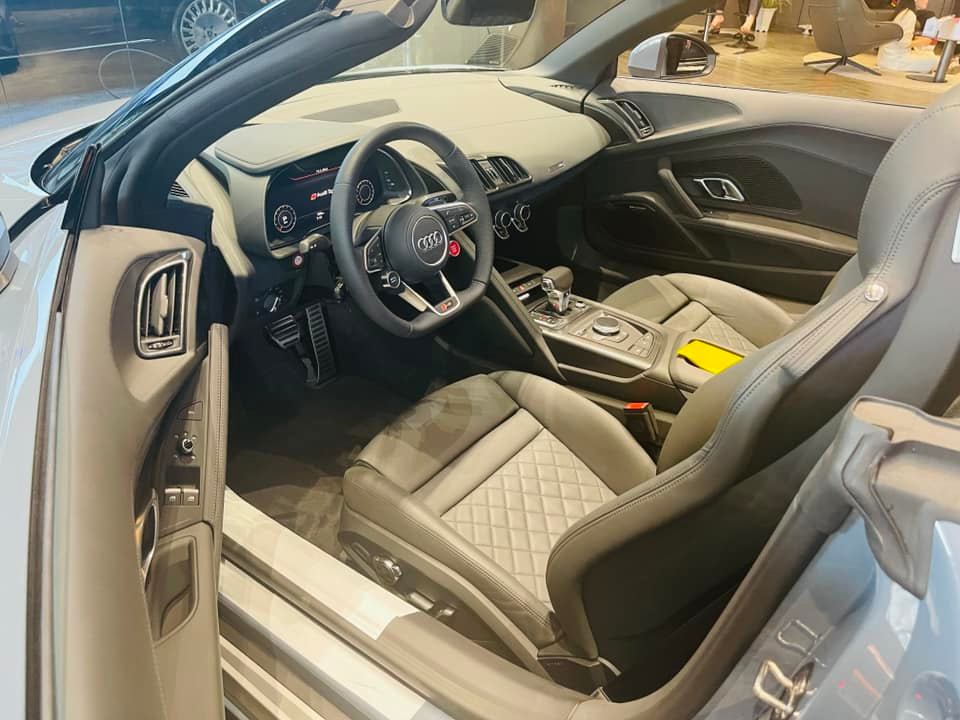 Nội thất siêu xe Audi R8 V10 Spyder 2021 mới về nước