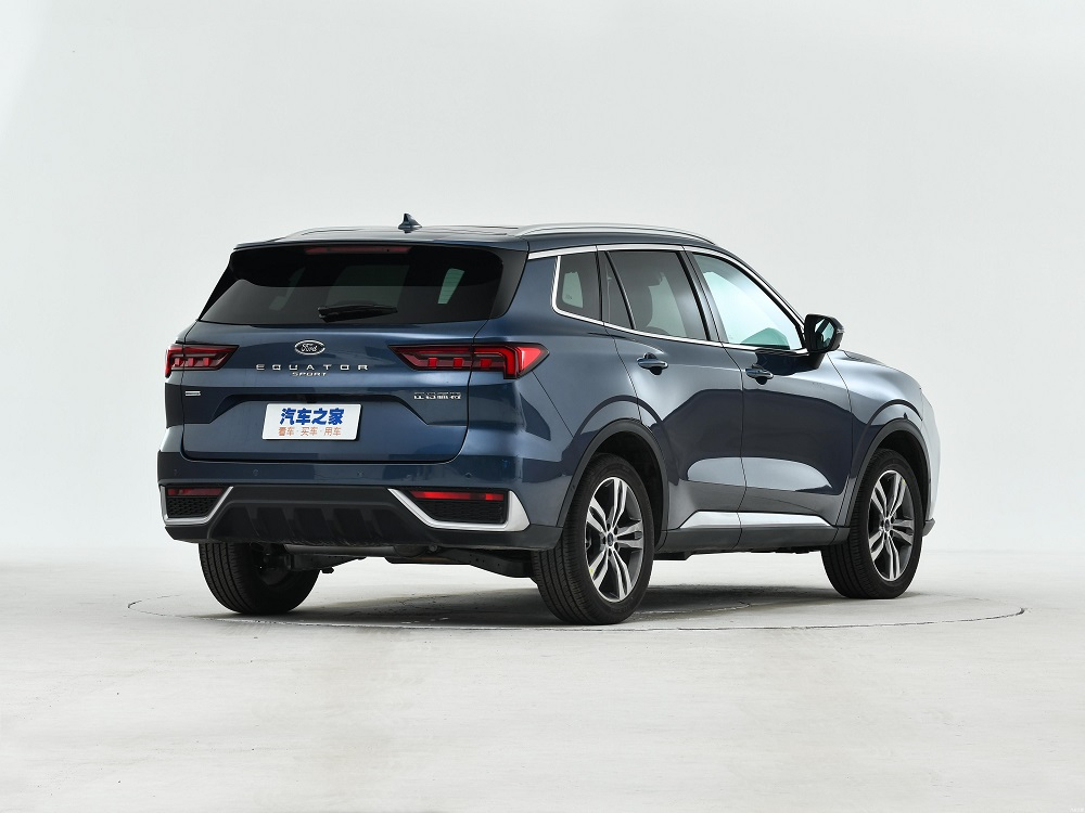 Ford Equator Sport 2022 nhìn từ phía sau
