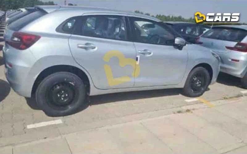 Suzuki Baleno 2022 m&agrave;u bạc