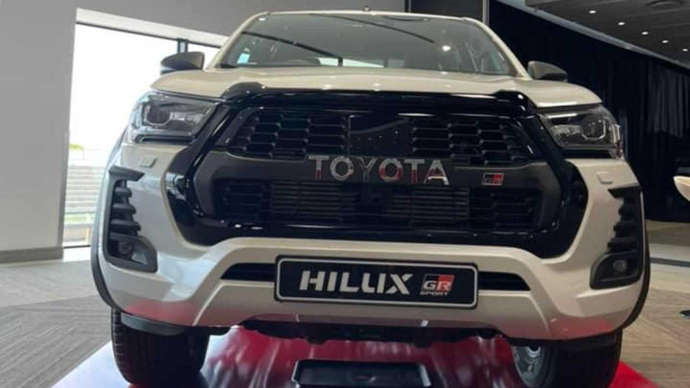 Cận cảnh đầu xe của Toyota Hilux GR Sport 2022