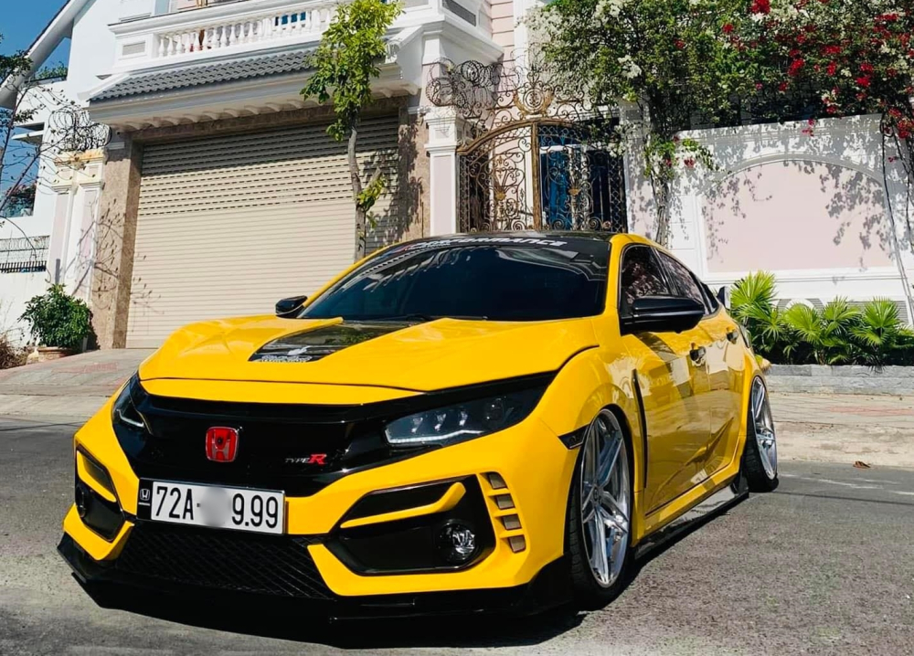 Cận cảnh diện mạo xe Honda Civic độ bản Type R ở Vũng Tàu, lúc này xe mang mâm độ 5 chấu kép