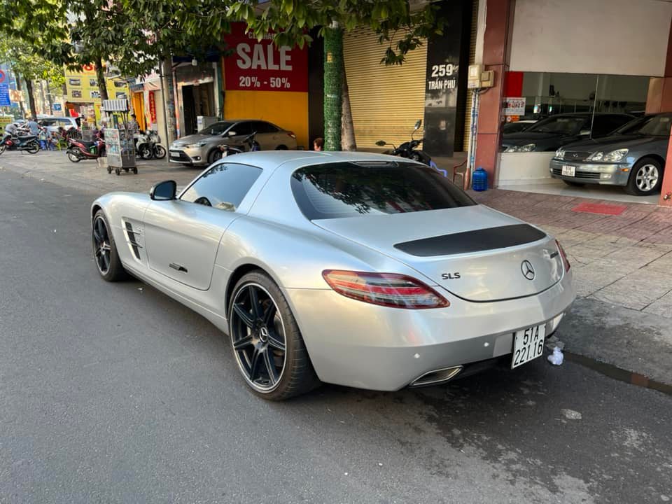 Siêu xe Mercedes-Benz SLS AMG đầu tiên về nước mới tái xuất trên đường