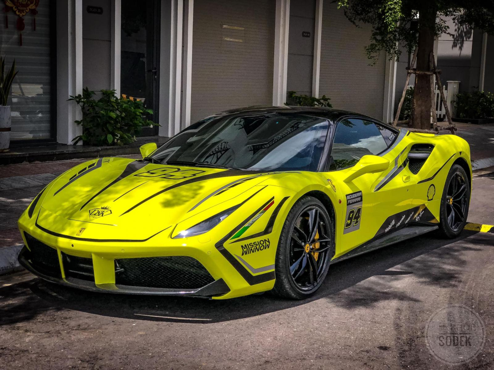 Cận cảnh chiếc xe Ferrari 488 GTB của tay chơi Bạc Li&ecirc;u mới được thay &aacute;o