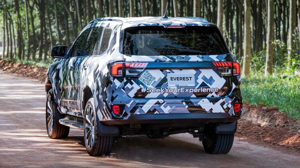 Ford Everest 2022 được bổ sung đ&egrave;n hậu mới