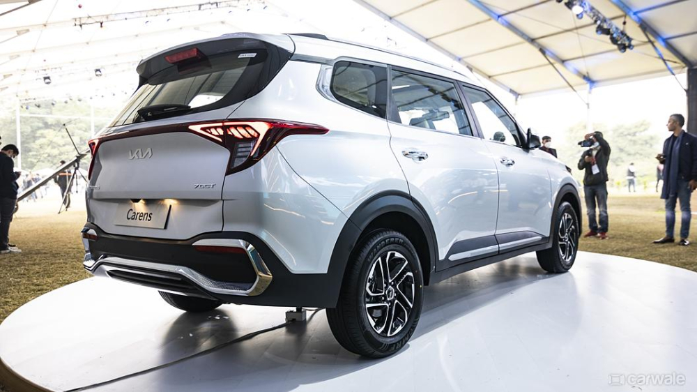 Nếu về Việt Nam, Kia Carens 2022 sẽ khiến Mitsubishi Xpander v&agrave; Toyota Avanza chuẩn bị phải d&egrave; chừng
